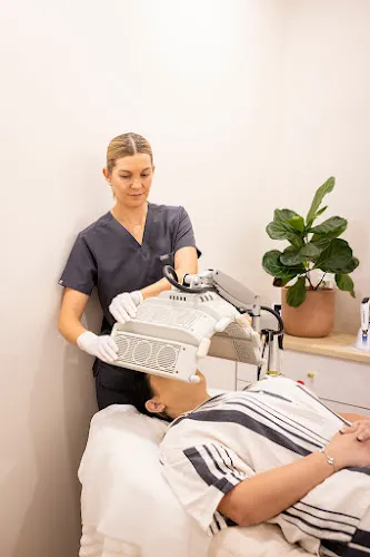 5 - Crown Nails & Beauty