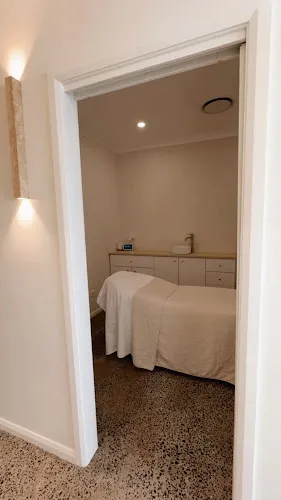 7 - Crown Nails & Beauty