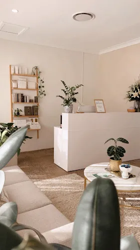 3 - Crown Nails & Beauty