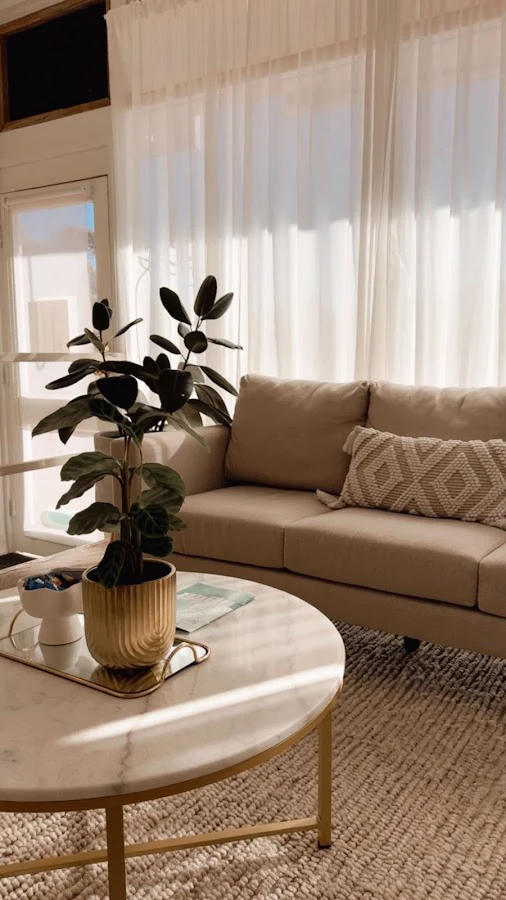 1 - Crown Nails & Beauty