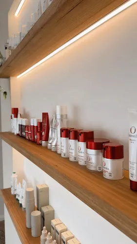 4 - Crown Nails & Beauty