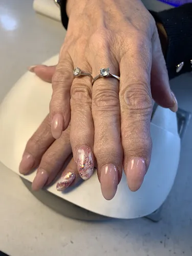 2 - Crownings Hair and Beauty