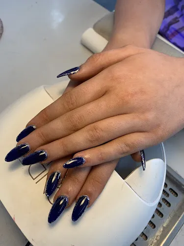 5 - Crownings Hair and Beauty