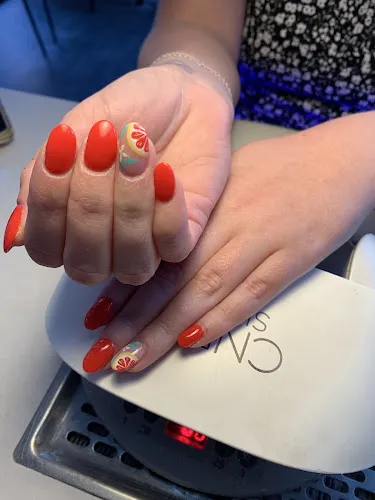 3 - Crownings Hair and Beauty