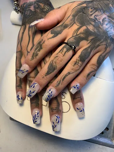 7 - Crownings Hair and Beauty