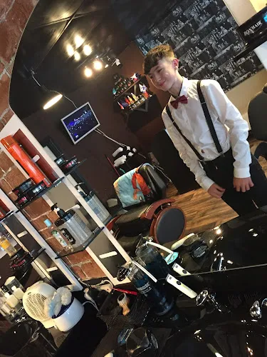 5 - CUT EDGE BARBERS