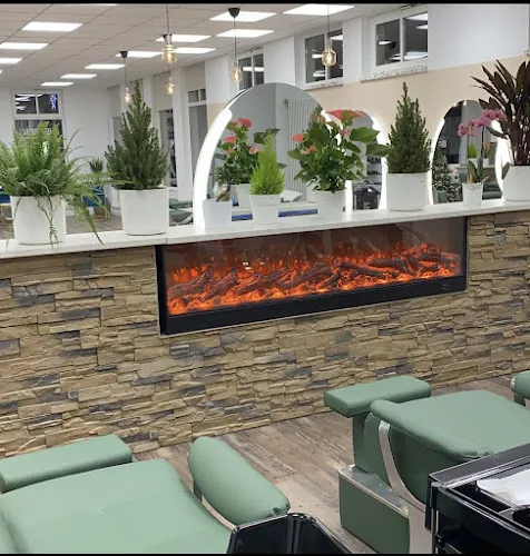 6 - Daroliya Friseur & Barber Shop