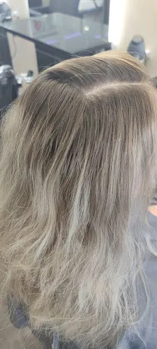 7 - Daroliya Friseur & Barber Shop