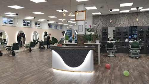 2 - Daroliya Friseur & Barber Shop