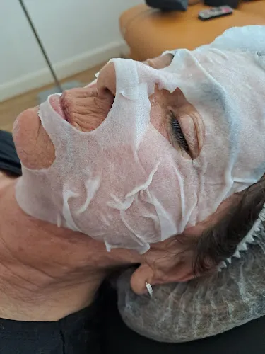 6 - DAWNS HAIR AFFAIR