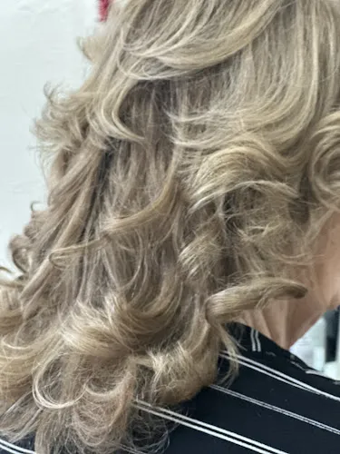 7 - Dee Vaughan’s Hair Salon