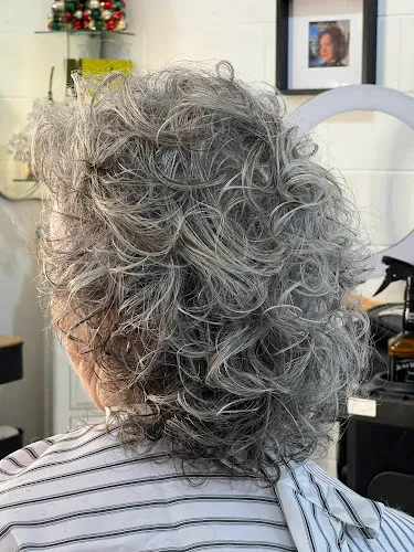 5 - Deede Styles Hair and Beauty Salon