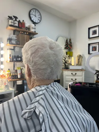 4 - Deede Styles Hair and Beauty Salon