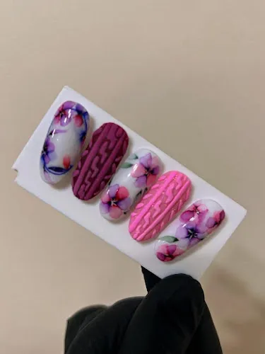 3 - Deer Nails STUDIO