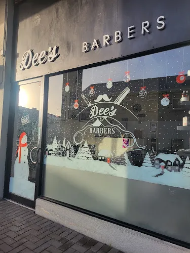 6 - Dees Barbers