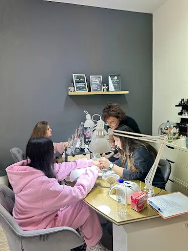 6 - Deluxe Beauty / Aachen