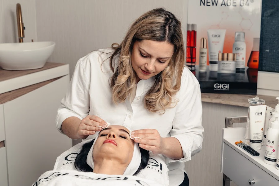 1 - Deluxe Beauty by Aylin