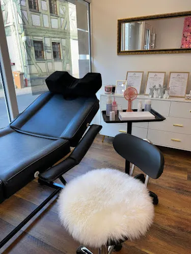 2 - DELUXE LASER - BEAUTY STUDIO - HEAD SPA - LIMBURG