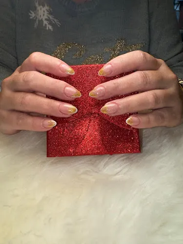 8 - DELUXE LASER - BEAUTY STUDIO - HEAD SPA - LIMBURG