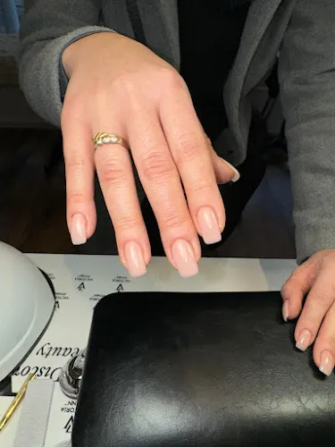 7 - DELUXE LASER - BEAUTY STUDIO - HEAD SPA - LIMBURG