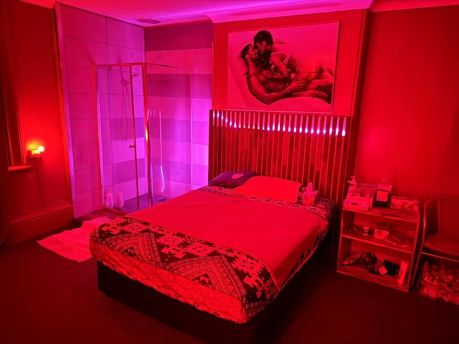 1 - Desi Barber West Dubbo