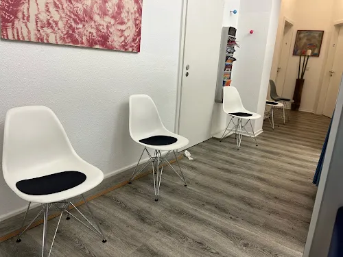 4 - Diabetologie am Schloss Brühl und DAS Hausarztteam Brühl, ehemals Herr Dr. med. Dr. rer. nat. Ralph Bernhardt