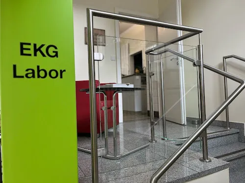 3 - Diabetologie am Schloss Brühl und DAS Hausarztteam Brühl, ehemals Herr Dr. med. Dr. rer. nat. Ralph Bernhardt