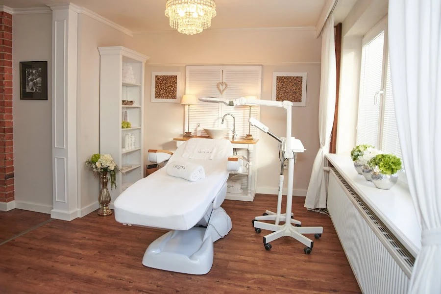 1 - DIANA I - Centrum kadeřnických a kosmetických služeb