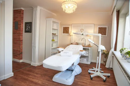 2 - DIANA I - Centrum kadeřnických a kosmetických služeb