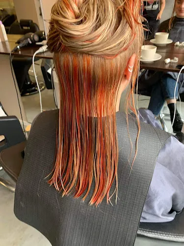 4 - Din salong Haddy Jaw