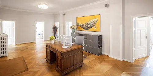 2 - Dipl. Med. Claudia Hill