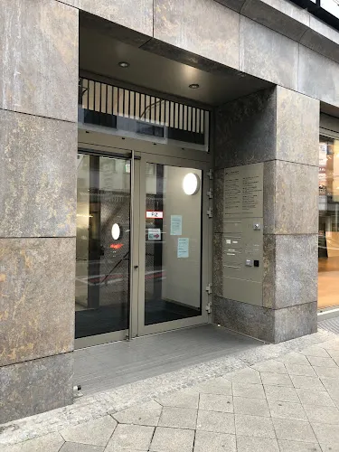 3 - Dipl.-Med. Viktor Leer