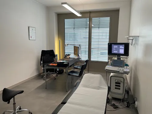 2 - Dipl.-Med. Viktor Leer