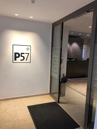 4 - Dipl.-Med. Viktor Leer