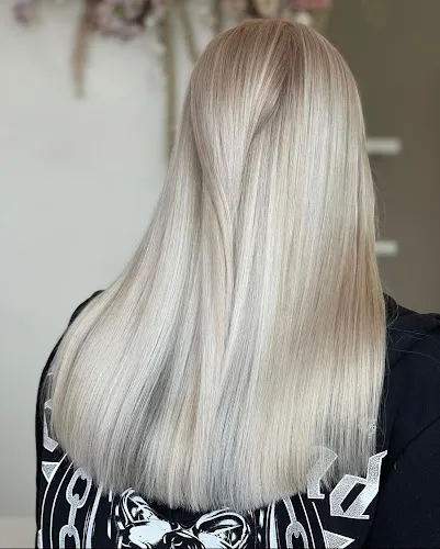 8 - Déjà-Vu Beauty Salon