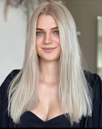 5 - Déjà-Vu Beauty Salon