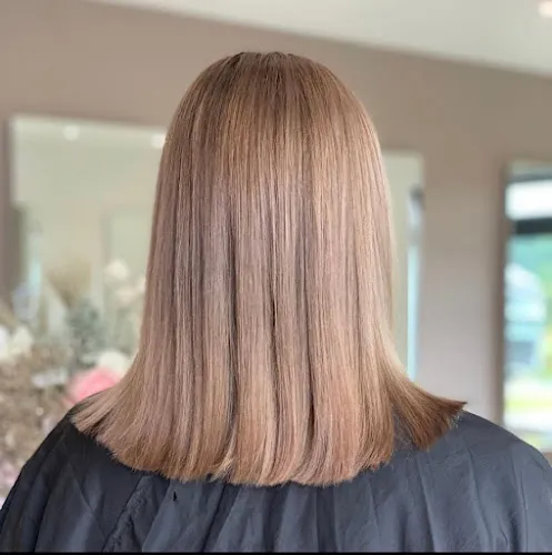 7 - Déjà-Vu Beauty Salon