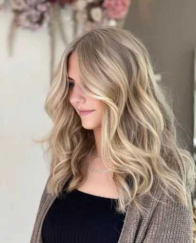 2 - Déjà-Vu Beauty Salon