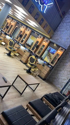 4 - Dlacosta Barber Shop