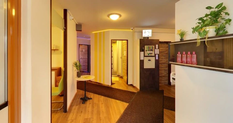 1 - Doris Hair & Style