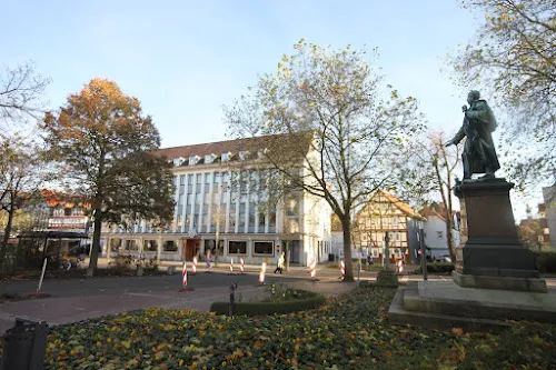 4 - Dr. Arend Hartkamp