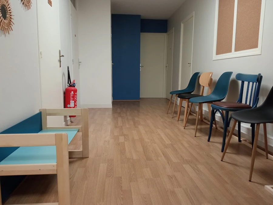 1 - Dr Charlotte Hucault