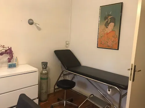 3 - Dr Corinne JULIA-ZENOUN