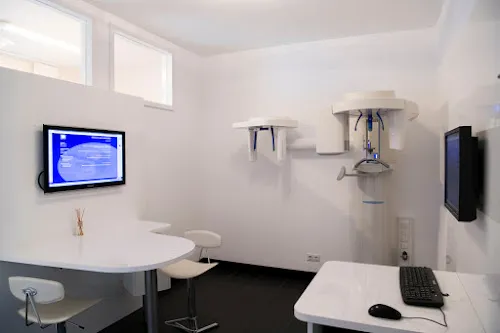 6 - Dr. Dr. med. dent. Marius Tigan | MSc Orale Chirurgie & MSc Kieferorthopädie