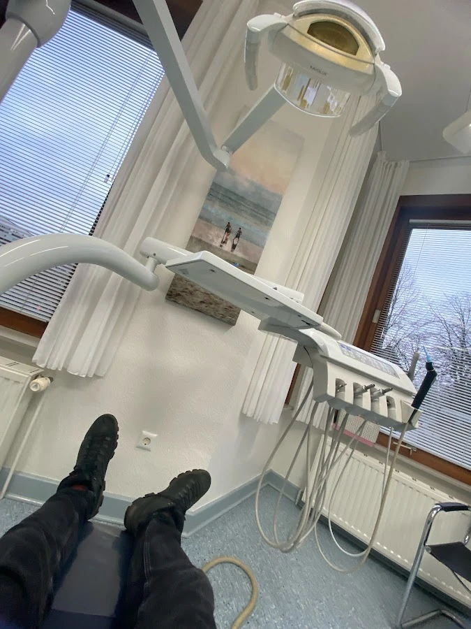 1 - Dr. Heme Christiansen Zahnarzt