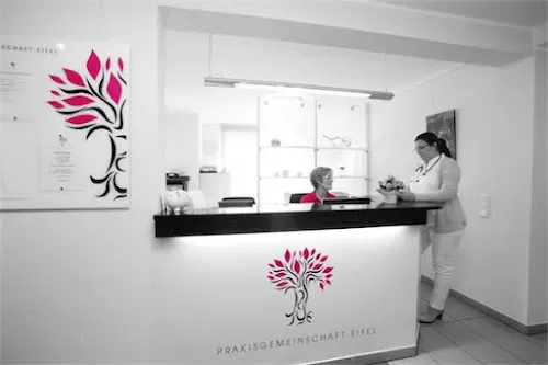 2 - Dr. Johannes Hilsenbeck