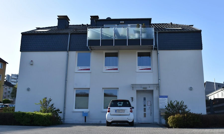 1 - Dr Lina Mahmalat