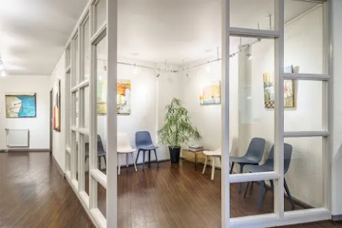 2 - Dr. med. Adam Semeradt