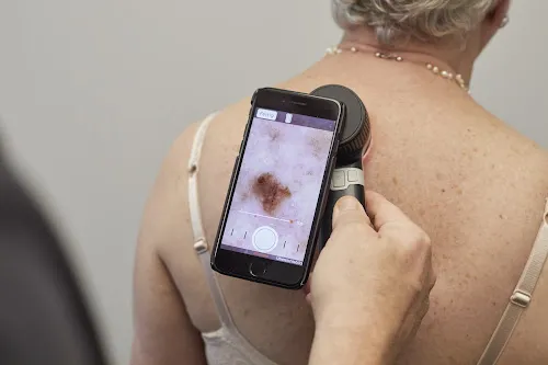 6 - Dr. med. Alessandro Khan