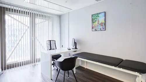 3 - Dr. med. Alessandro Khan